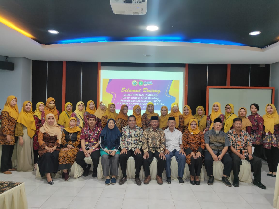 STUDI BANDING STIKES PEMKAB JOMBANG KE STIKES NGUDIA HUSADA MADURA