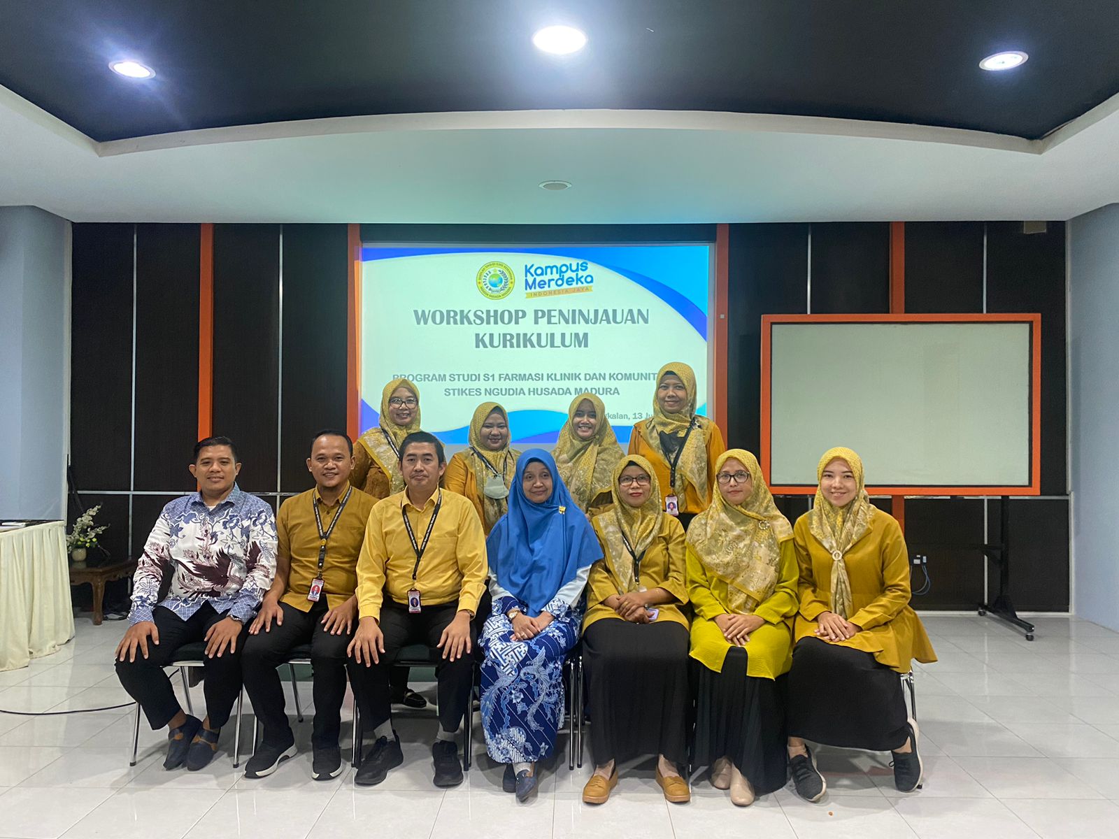 WORKSHOP PENINJAUAN KURIKULUM PRODI S1 FARMASI KLINIK DAN KOMUNITAS